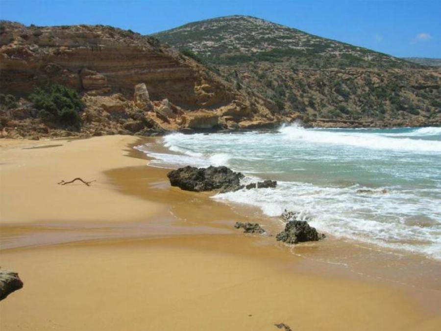 Ερωτευμένο ζευγάρι παράτησε τη ζωή στην πόλη: Κωστής και Ευτυχία μένουν στη Γαύδο χωρίς ρεύμα