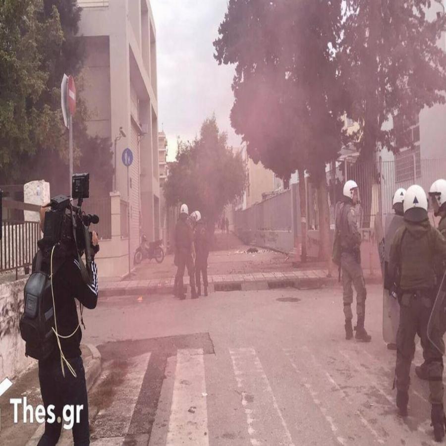 Μετά τα χημικά και τις μολότοφ, ανήλικες έδειραν δύο συμμαθήτριές τους – Χάος στο ΕΠΑΛ Σταυρούπολης