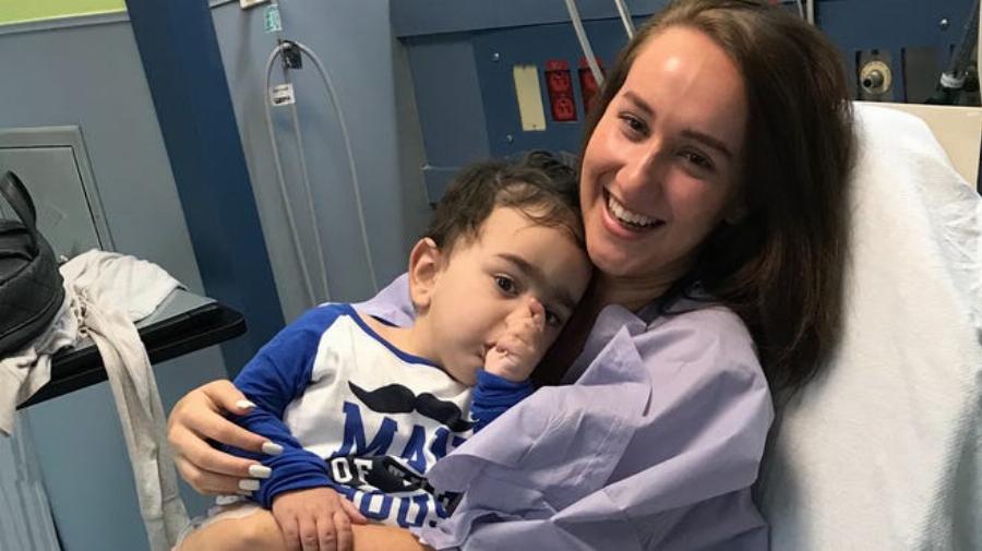 Δώρισε το ένα της νεφρό σε αγοράκι 2 ετών και του έσωσε τη ζωή – Η ιστορία της 21χρονης ηρωίδας