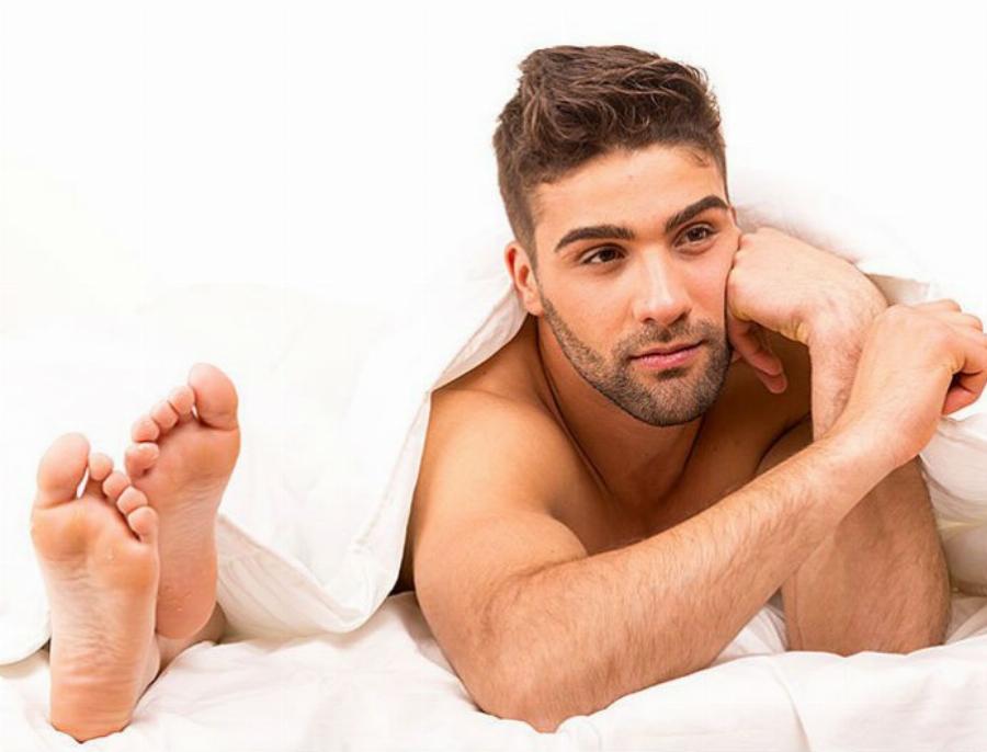 Αληθινή εξομολόγηση: «Όταν κάνω έρωτα με τη σύντροφό μου, φαντασιώνομαι τον πρώην άντρα της. Είναι λογικό αυτό;»