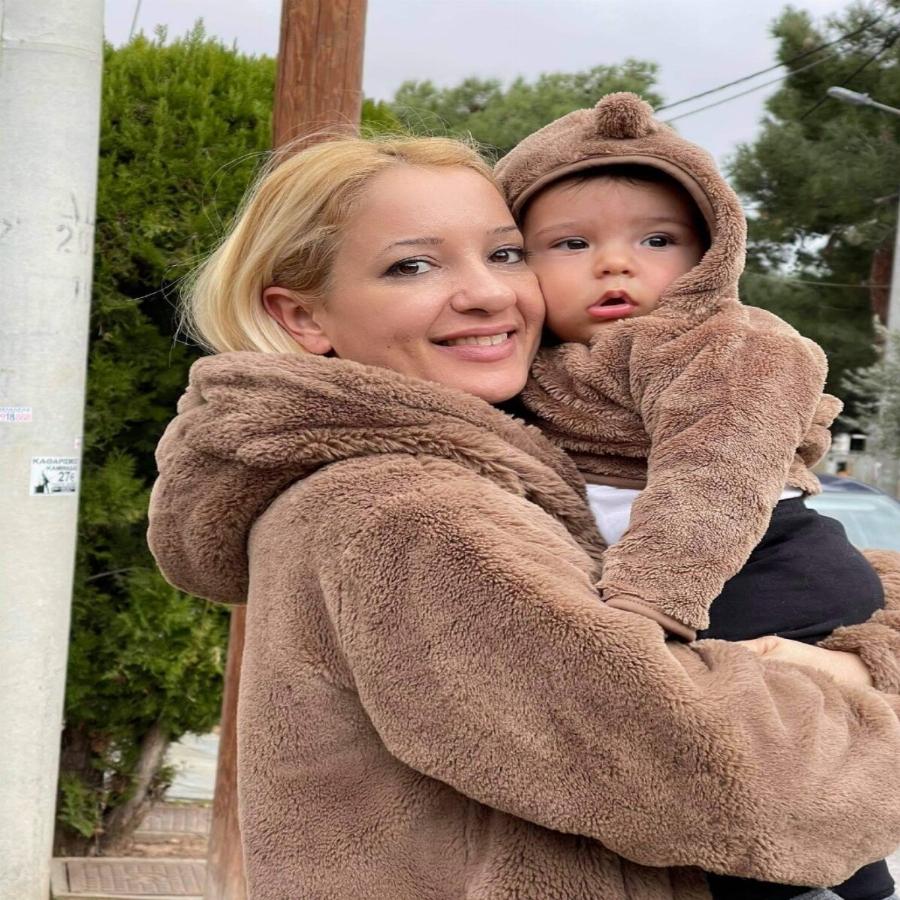 Έγινε γιαγιά στα 41 της: Η αληθινή ιστορία της Βούλας Τσεμπερλίδου