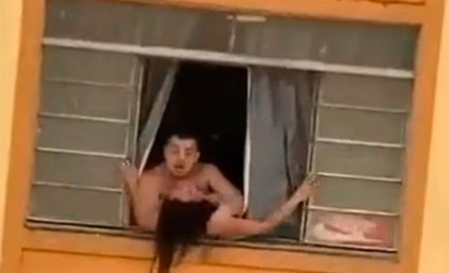 Έγκυος επιχειρεί να πηδήξει από το παράθυρο για να γλιτώσει από τα χέρια του συζύγου της