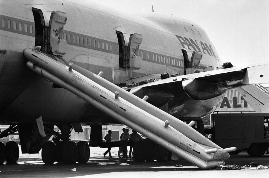 Αεροσυνοδός θυσιάστηκε για να σώσει 380 επιβάτες από αεροπειρατές: Η ιστορία της 22χρονης έγινε ταινία