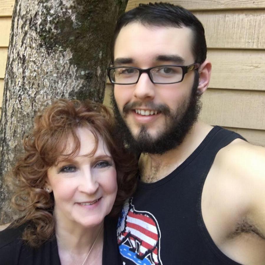 18χρονος γνώρισε 71χρονη στην κηδεία του γιου της και την παντρεύτηκε