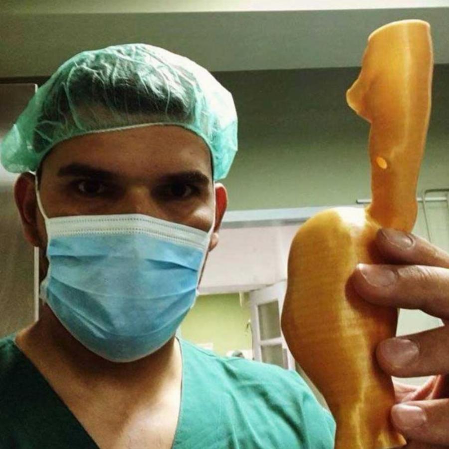 Πέτρος Μπαγγέας: Ο Έλληνας χειρούργος που σχεδίασε μάσκες νανοτεχνολογίας που μπορούν να παραχθούν παντού