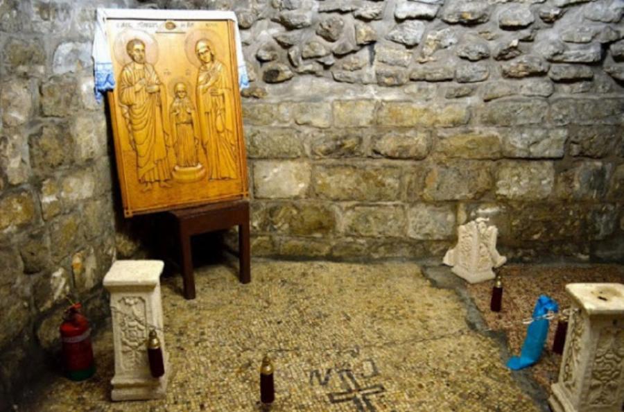 Δάκρυα και συγκίνηση: Το σπίτι στο οποίο γεννήθηκε και μεγάλωσε η Παναγία μας