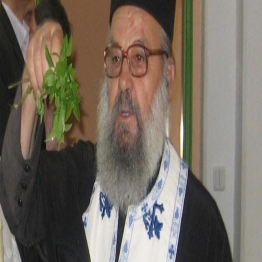 «Αυτή είναι η χαρά του Εωσφόρου»: Στα κάγκελα αρνητής ιερέας για το εμβόλιο