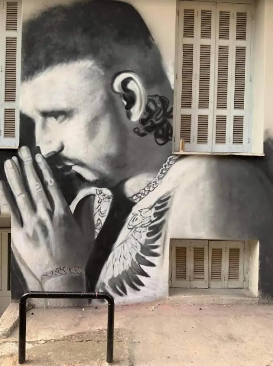 «Κάνε με αν πεθάνω»: Στη μνήμη του Mad Clip η προσωπογραφία του, σε κτίριο στο Μεταξουργείο