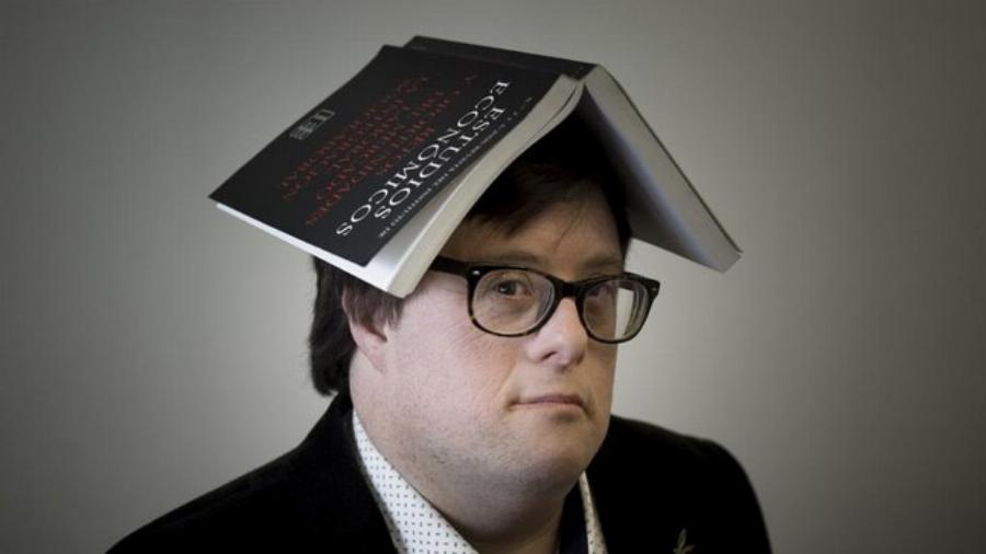 Για την «καθυστερημένη» κοινωνία μιλάει ο πρώτος πτυχιούχος Πανεπιστημίου με σύνδρομο Down