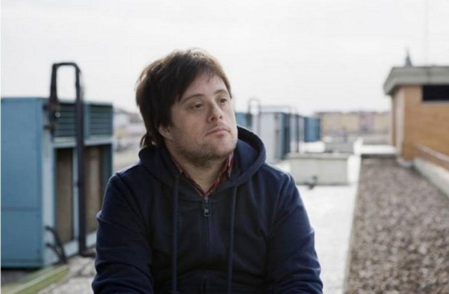 Για την «καθυστερημένη» κοινωνία μιλάει ο πρώτος πτυχιούχος Πανεπιστημίου με σύνδρομο Down