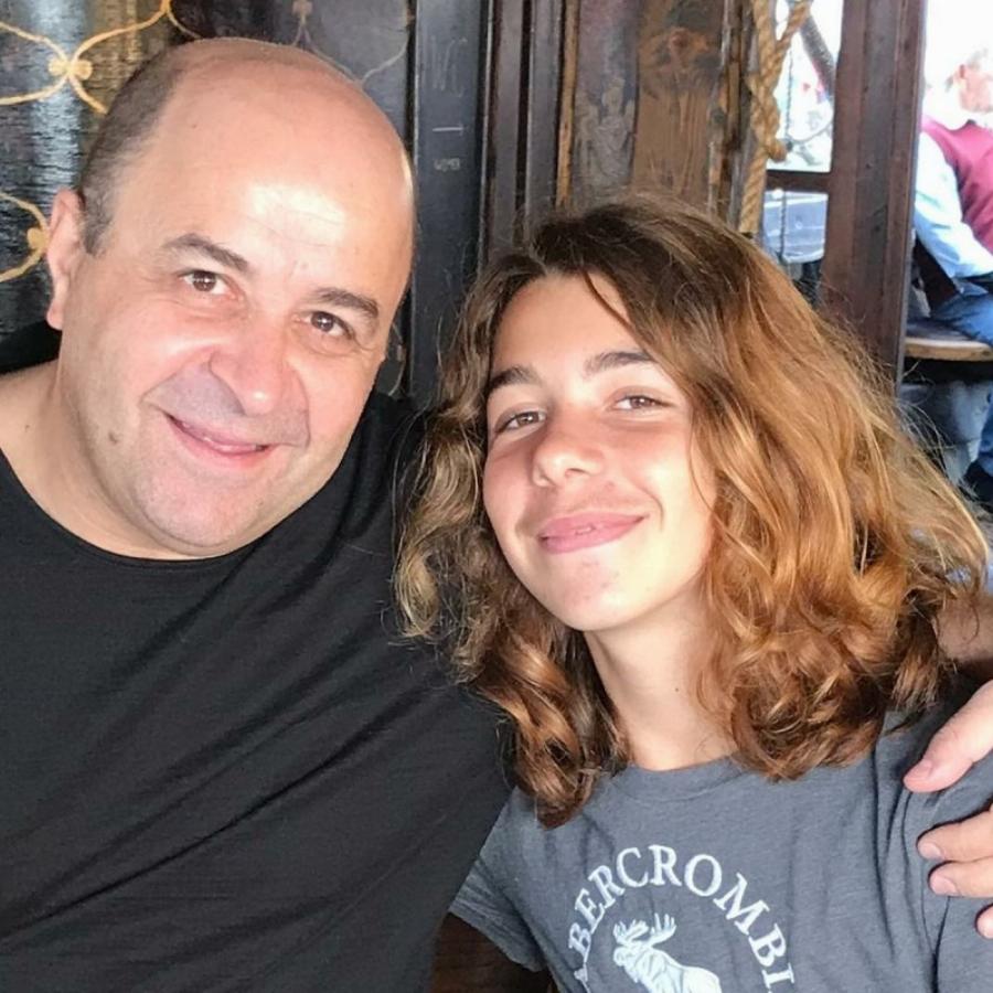 Μπαίνει στα 17 και είναι ένας γοητευτικός νεαρός: Γιορτή για τον Χάρη Σεφερλή