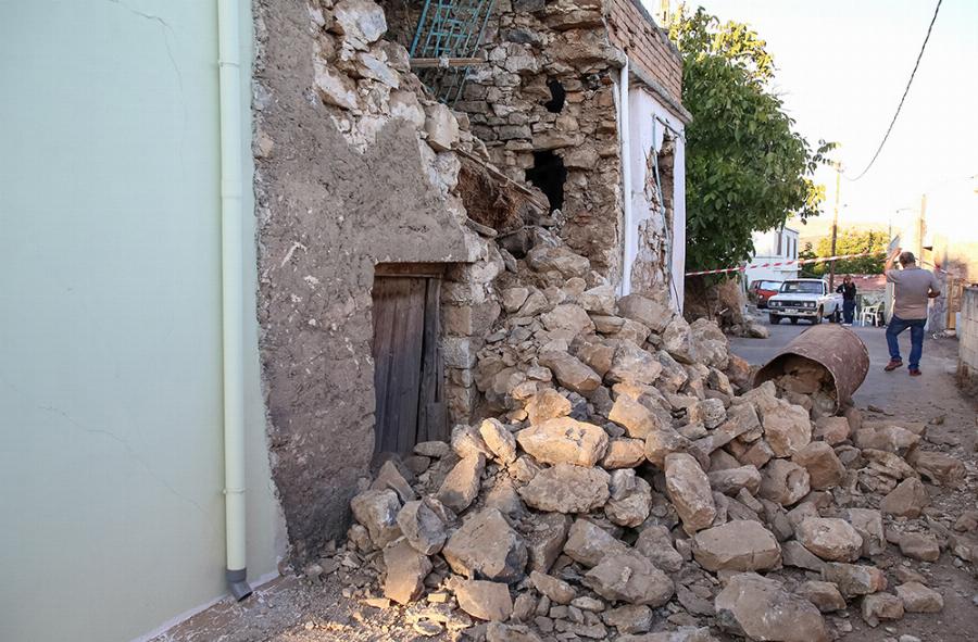 Η ατάκα Μητσοτάκη που εξόργισε τους σεισμόπληκτους – «Εμείς φταίμε δηλαδή που γκρεμίστηκαν τα σπίτια μας;»