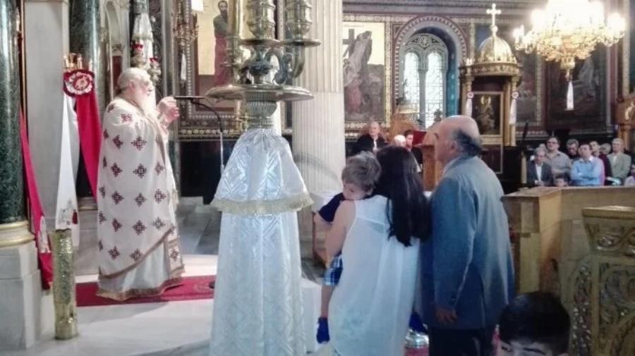 Μέγα το θαύμα της Παναγίας στην Χρυσοσπηλαιώτισσα: Παιδί βρήκε τη μιλιά του μπροστά στην εικόνα της Παναγίας