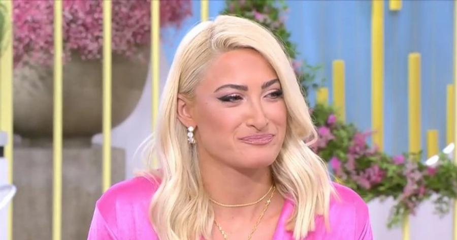 «Δεν θέλω να δουλεύετε με 45 βαθμούς για να τρώω εγώ»: Εξηγήσεις από την Ιωάννα Τούνη για την δήλωση της