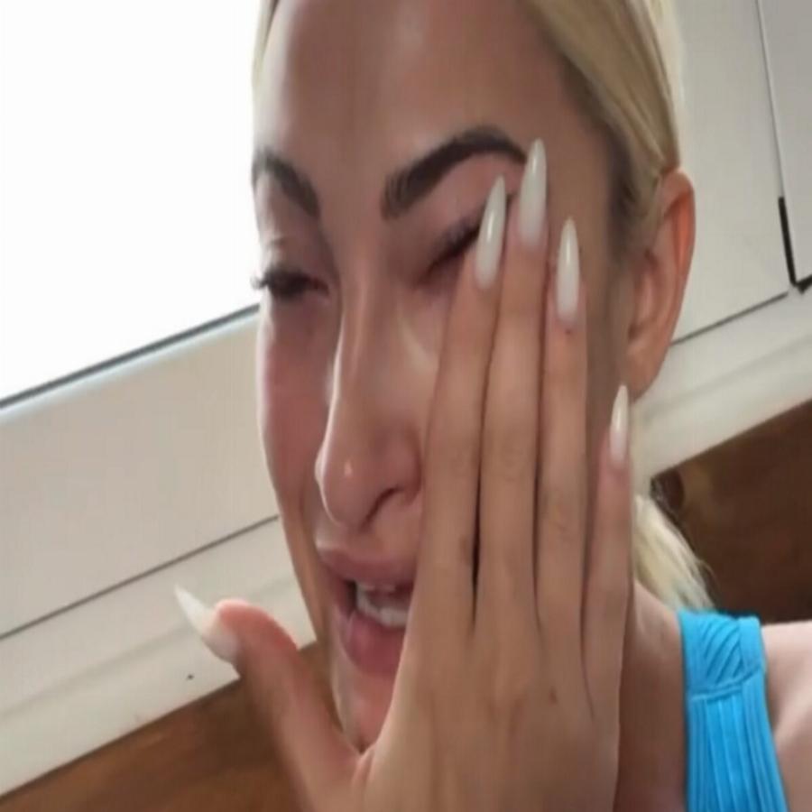 Ξέσπασε σε δάκρυα η Τούνη για τον Δημήτρη Αλεξάνδρου: «Λαμβάνει αισχρά μηνύματα για μένα»