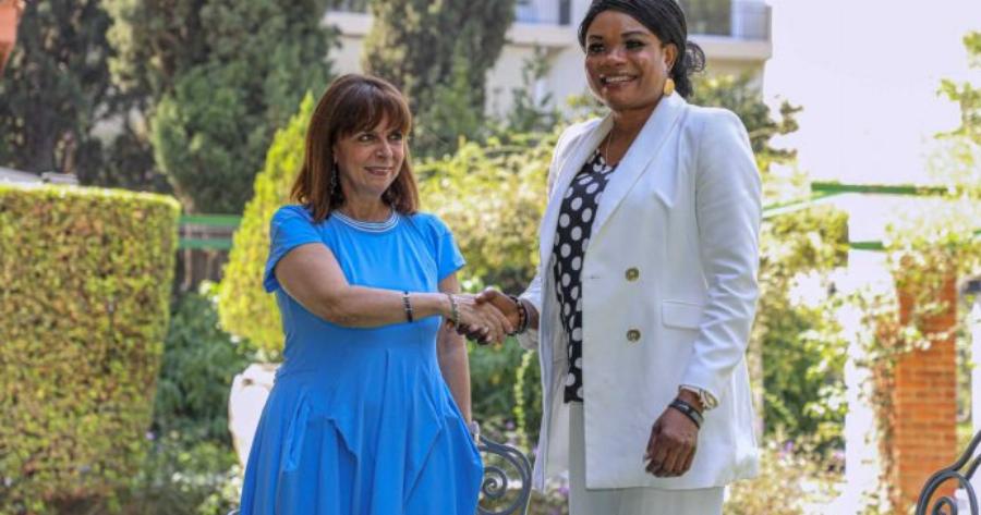 «Τιμή μας που γίναμε Έλληνες υπήκοοι» – Οι δηλώσεις της Βερόνικας Αντετοκούνμπο