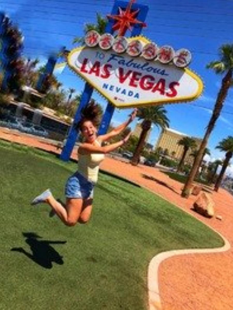 Η Μαρία αν και γεννήθηκε κωφή, πήρε το πτυχίο της με πίστη και θέληση