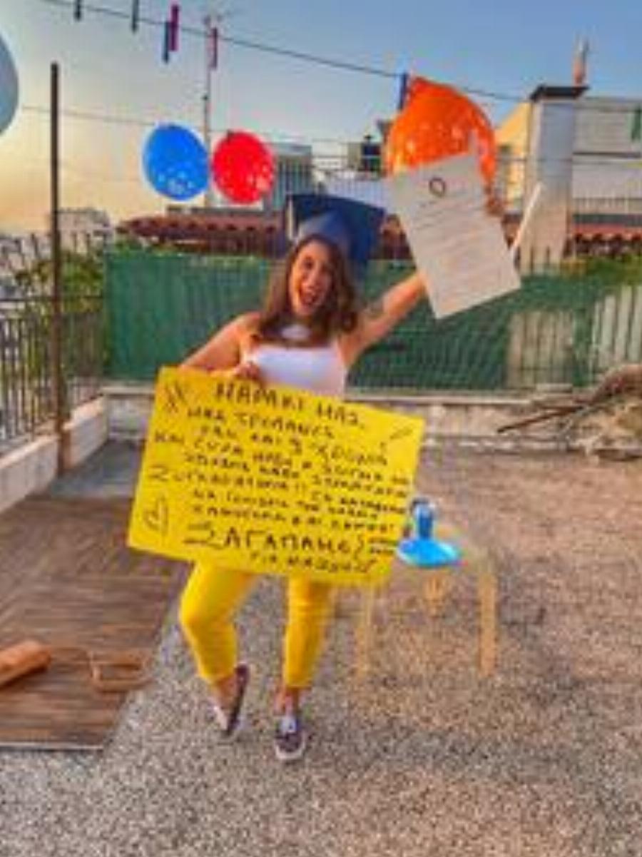 Η Μαρία αν και γεννήθηκε κωφή, πήρε το πτυχίο της με πίστη και θέληση