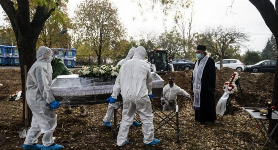 Πολίτες ζητούν εκταφές συγγενών τους για να αποδείξουν ότι δεν πέθαναν από κoρονοϊό