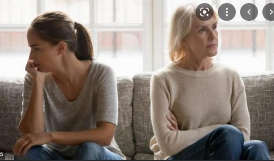 «Η πεθερά μου βλέπει το νεογέννητο μωρό και μου λέει: “Είναι πολύ άσχημο, μάλλον είναι από άλλο άντρα. Τι να απαντήσω; ”