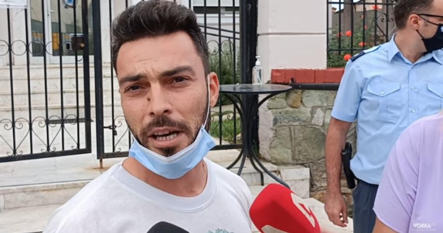 Αρνητής πατέρας με χειροπέδες στα χέρια: “Θα στείλω και αύριο χωρίς τεστ το παιδί σχολείο”
