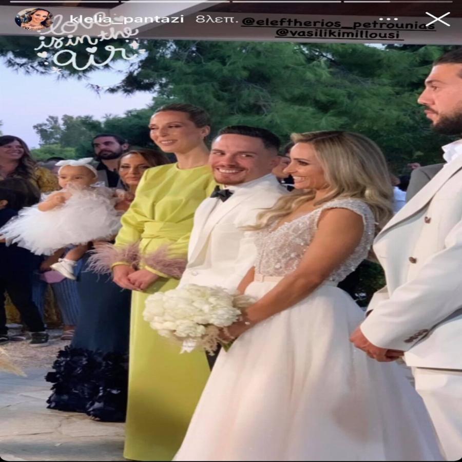 Λευτέρης Πετρούνιας – Βασιλική Μιλλούση: Παντρεύτηκαν με θρησκευτικό γάμο σε ένα υπέροχο σκηνικό