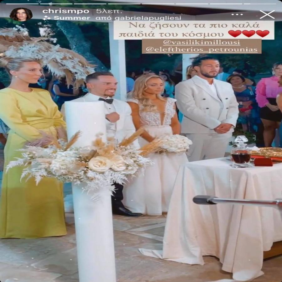 Λευτέρης Πετρούνιας – Βασιλική Μιλλούση: Παντρεύτηκαν με θρησκευτικό γάμο σε ένα υπέροχο σκηνικό