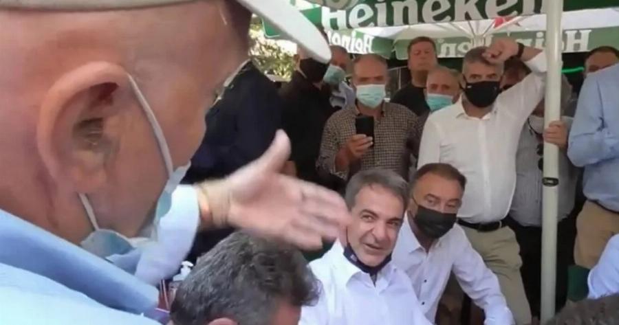Το βίντεο που κανένα κανάλι δεν έδειξε – Συνταξιούχος ‘’τα χώνει’’ στον πρωθυπουργό Μητσοτάκη
