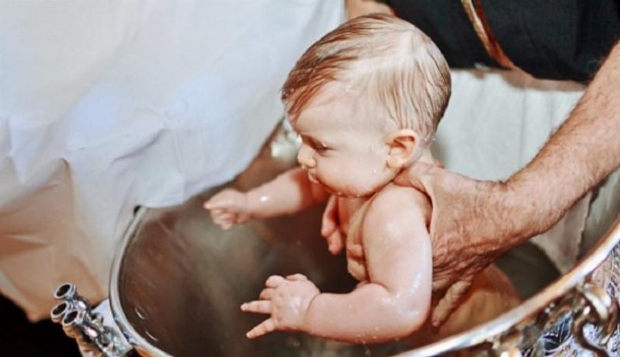 Αγαπητοί παππούδες το όνομα δεν είναι δική σας υπόθεση – Το μεγάλο πρόβλημα των βαφτίσεων μέσα από 3 τρελές ιστορίες