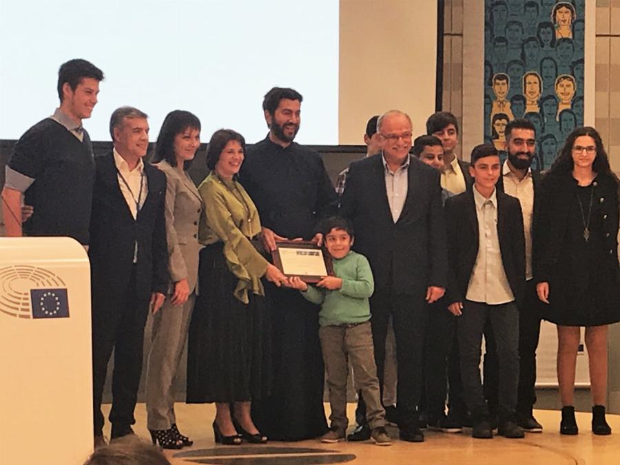 Η Ευρώπη υποκλίθηκε στον πάτερ Αντώνιο: Τιμήθηκε ως ο καλύτερος Ευρωπαίος Πολίτης