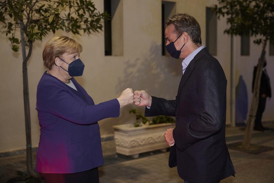 Από στιγμή σε στιγμή στην Αθήνα η Μέρκελ: Το δείπνο στην οικία Μητσοτάκη