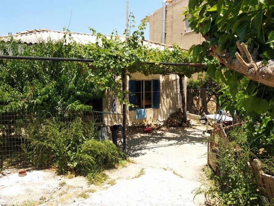 Η τρώγλη που έγινε παλατάκι: Ανακαινίστηκε το σπίτι της άπορης γιαγιάς με τα πέντε εγγόνια από την Κρήτη