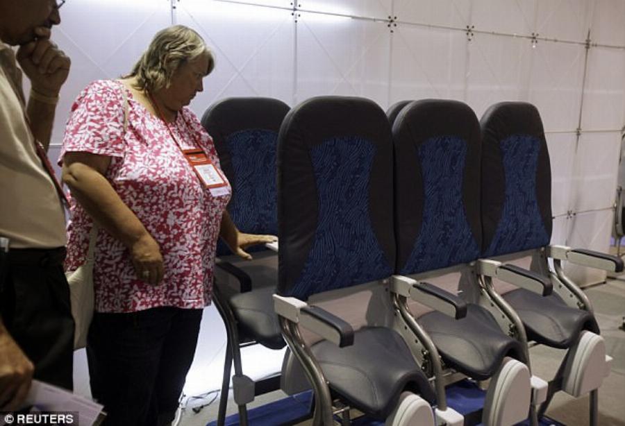 “Καινοτομία” σε αεροπορική εταιρεία: Θα αφαιρέσουν όλα τα καθίσματα από τα αεροπλάνα