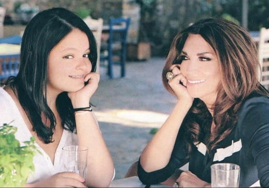 Διάσημοι Έλληνες που υιοθέτησαν παιδάκι: 13 υπέροχες περιπτώσεις