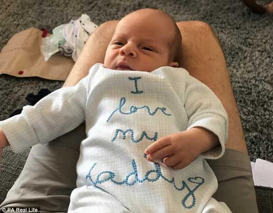 Γυναίκα πέθανε στη γέννα: Ο άντρας της περιγράφει την αφόρητη ζωή του μετά το θάνατο της