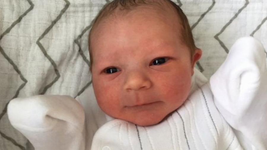 Το παιχνίδι της μοίρας: Πατέρας με όγκο στον εγκέφαλο γνωρίζει το νεογέννητο μωρό του και μετά από 3 ώρες φεύγει από τη ζωή