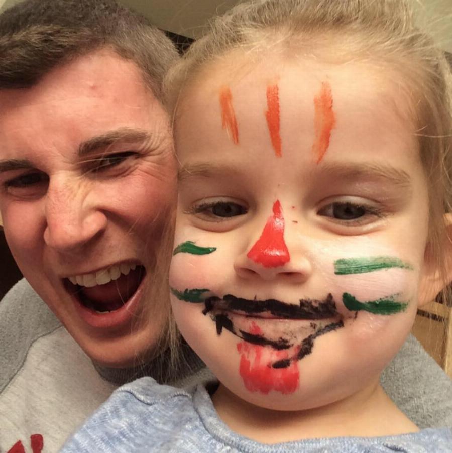 Το παιχνίδι της μοίρας: Πατέρας με όγκο στον εγκέφαλο γνωρίζει το νεογέννητο μωρό του και μετά από 3 ώρες φεύγει από τη ζωή