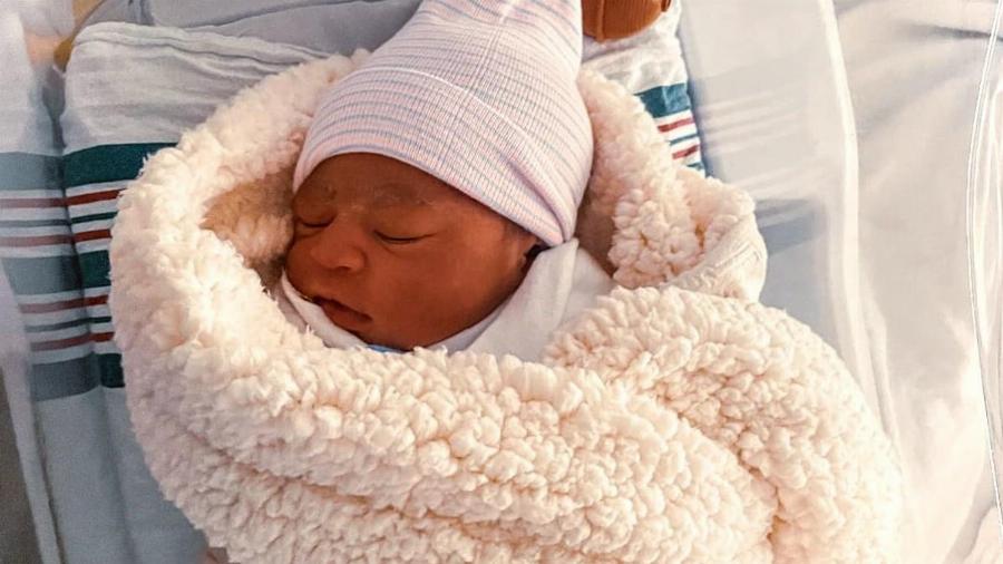 Tην ξεγέννησε ο άντρας της: Έγκυος κατέρρευσε ενώ έφευγε για το μαιευτήριο