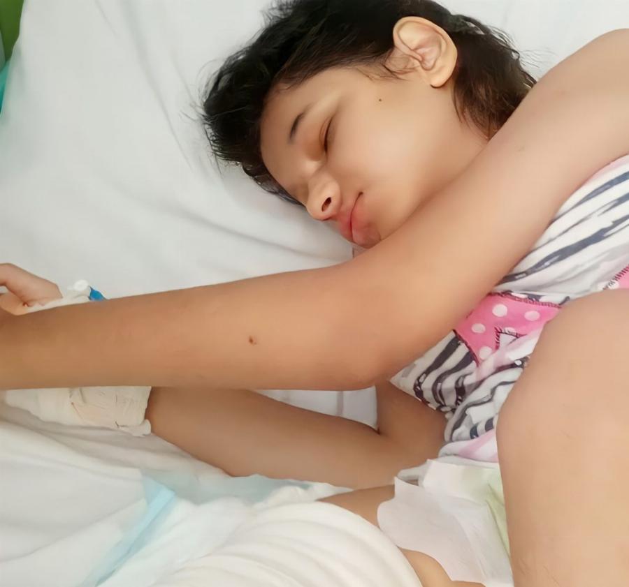 Η 13χρονη Παρασκευή- Εφραιμία πάσχει από σοβαρού βαθμού οστεοπόρωση και χρειάζεται ένα αναπηρικό αμαξίδιο