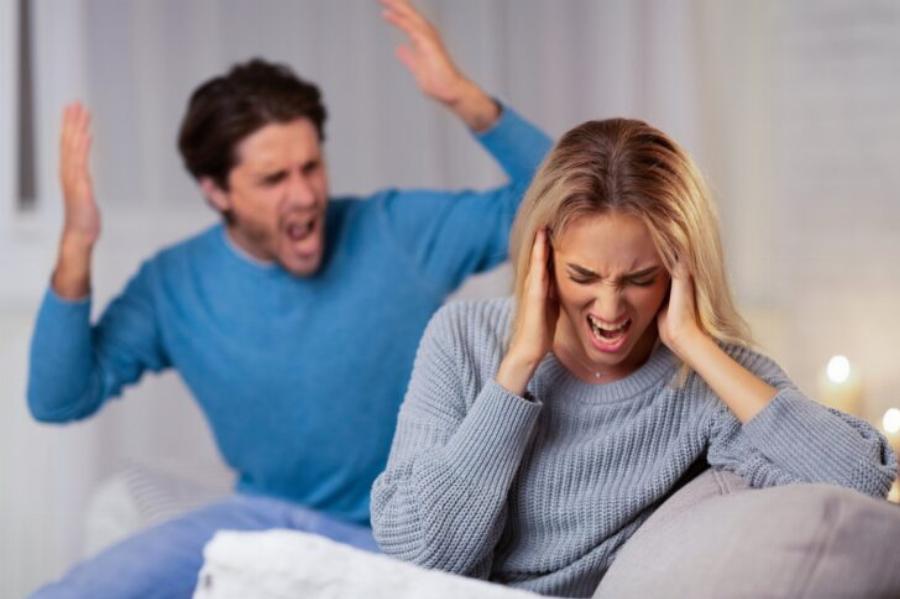 Εξομολόγηση παιδιού: «Με έκανες να βλέπω τον πατέρα μου σαν εχθρό. ΕΣΥ, μαμά, τον μισούσες. ΕΓΩ τι έφταιγα;»