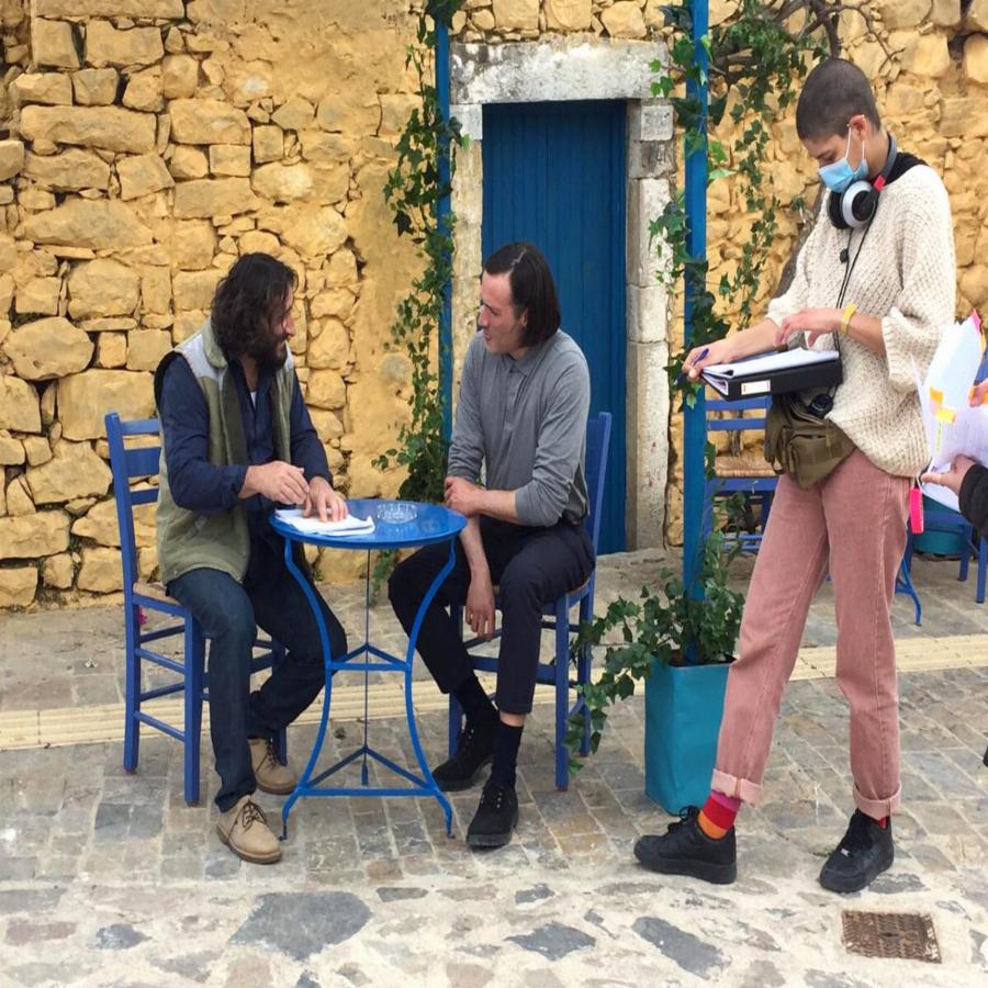 «Βαρδιάνος στα σπόρκα» και «Καρτ Ποστάλ»: Αποθέωση για τις «σειρές διαμάντια της ΕΡΤ