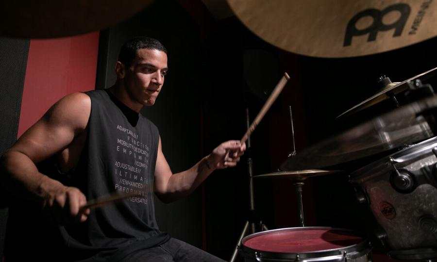 Μαθήματα ζωής και δύναμης από 24χρονο: Πολέμησε με την εγκεφαλική παράλυση και τετραπληγία