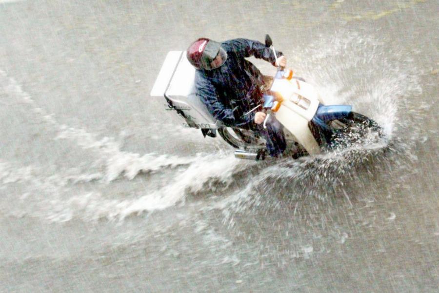 Ντελιβεράδες: Δέν είναι ζώα, δείξτε λίγο σεβασμό αυτές τις μέρες…