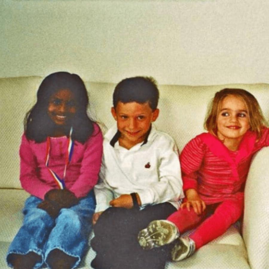 Στο νηπιαγωγείο είπε σε όλη την τάξη πως θα την παντρευτεί και 20 χρόνια μετά το έκανε