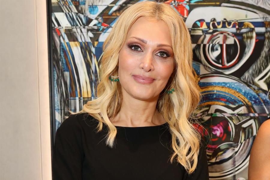 «Υπάρχω για σένα»: Το νέο τραγούδι σε στίχους Βαγγέλη Μαρινάκη που ερμηνεύει η Νατάσα Θεοδωρίδου