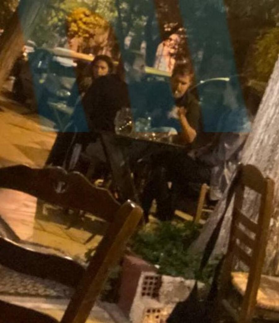 Τους πιάσαμε στα πράσα: Οι τρυφερές φωτογραφίες Βανδή – Μπισμπίκη στα Εξάρχεια