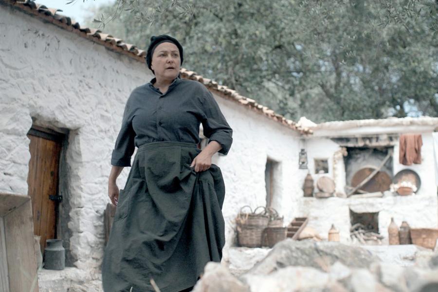 «Υπόκλιση» στο twitter για την Ρένια Λουιζίδου – Εκπλήσσει η σειρά της ΕΡΤ, «Βαρδιάνος στα σπόρκα»