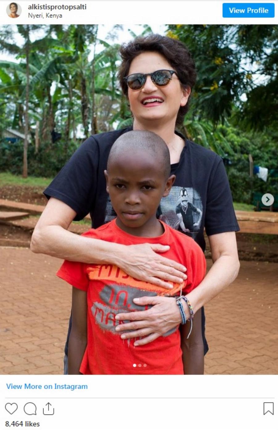 Η συγκινητική δημοσίευση της Άλκηστις Πρωτοψάλτη: «Υιοθέτησα ένα παιδί που μεγάλωνε στις φυλακές»