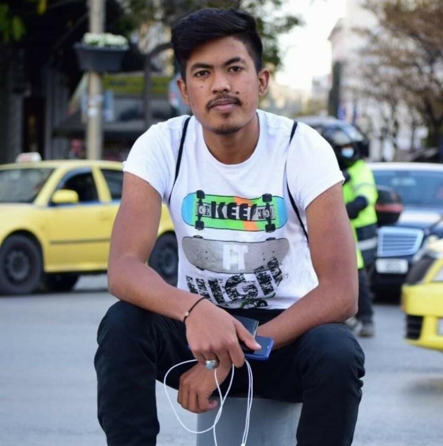 «Έχει φύγει το παιδί»: Ο νεαρός διανομέα Ανέες Μιρ που σκοτώθηκε στην Καλλιθέα