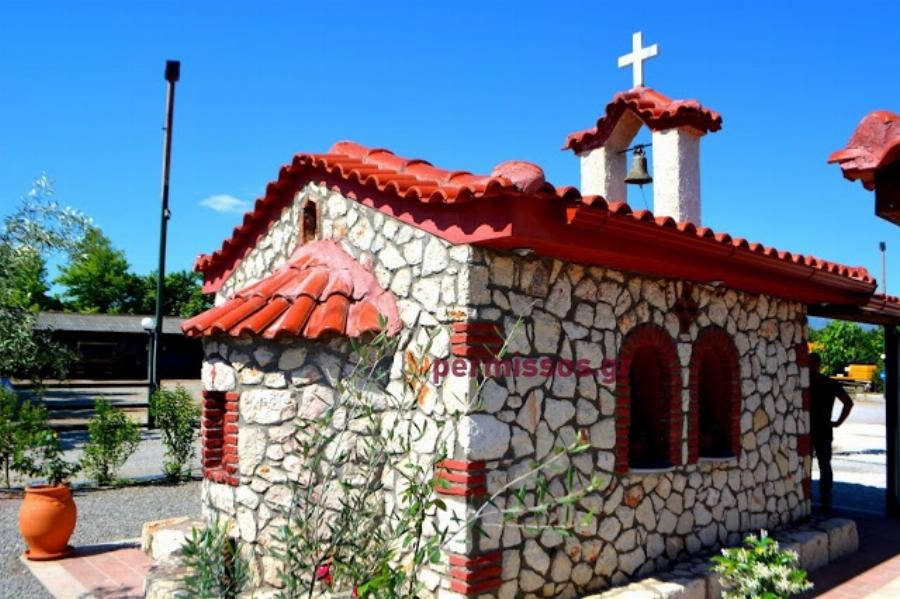 Άντρας έβλεπε τον Άγιο Ιωάννη τον Ρώσο στον ύπνο του και έχτισε ένα πανέμορφο εκκλησάκι προς τιμήν του